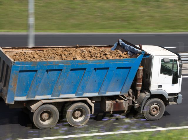 LKW Transport mit Schüttgut